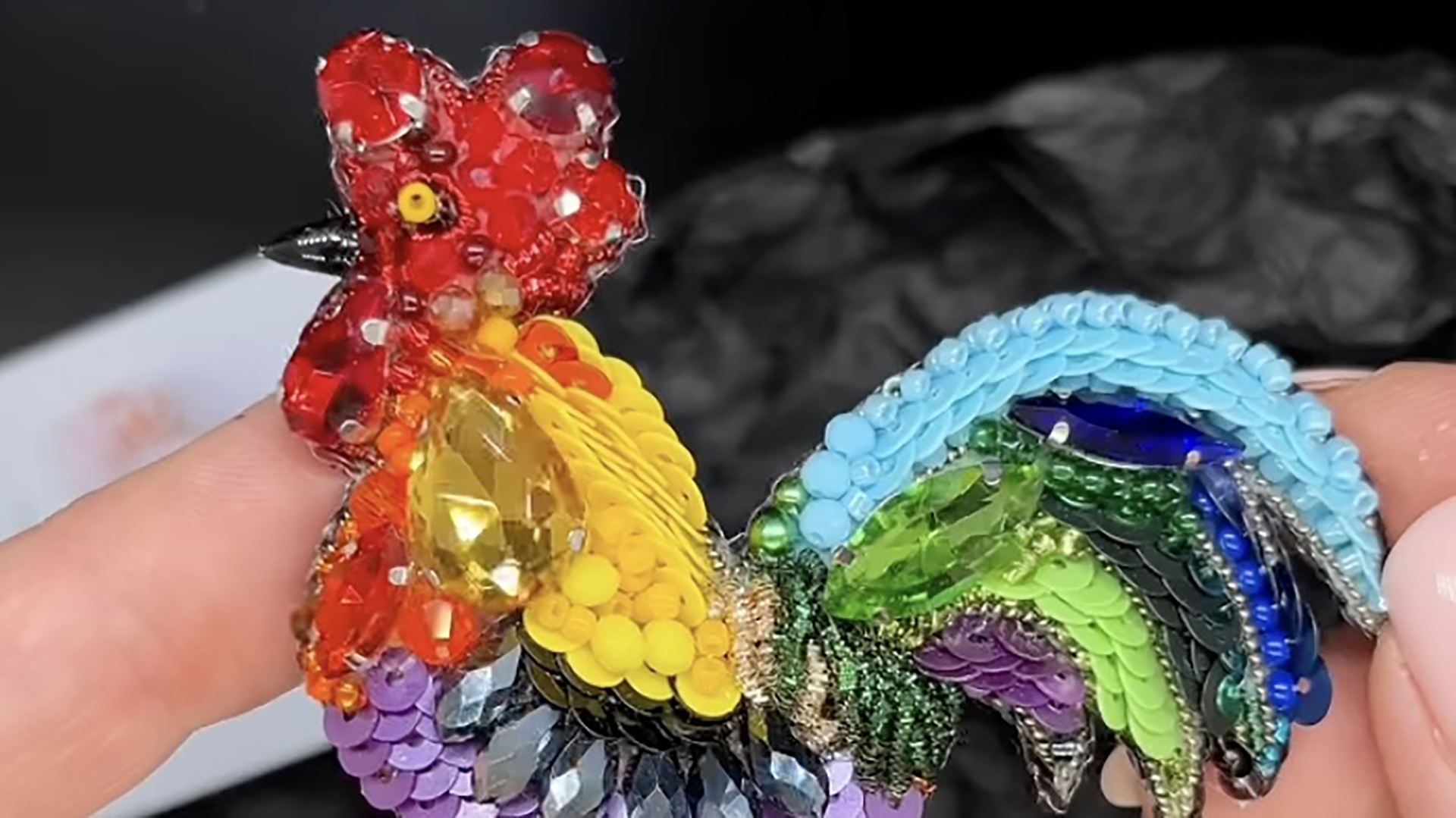 your.brooch sur un réseau social interdit en Russie