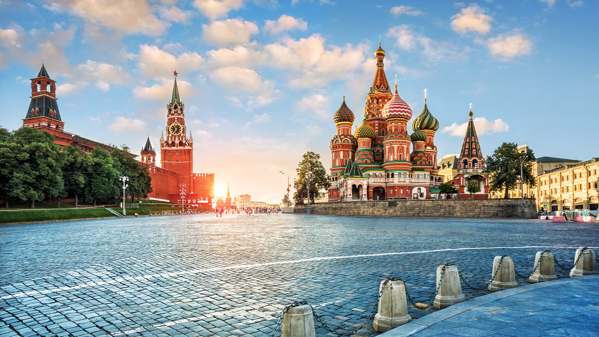 yulenochekk, Vladimir Mironov, SergeyVButorin, Corbis/Getty Images; Legion Media, Pavel Kuzmichev