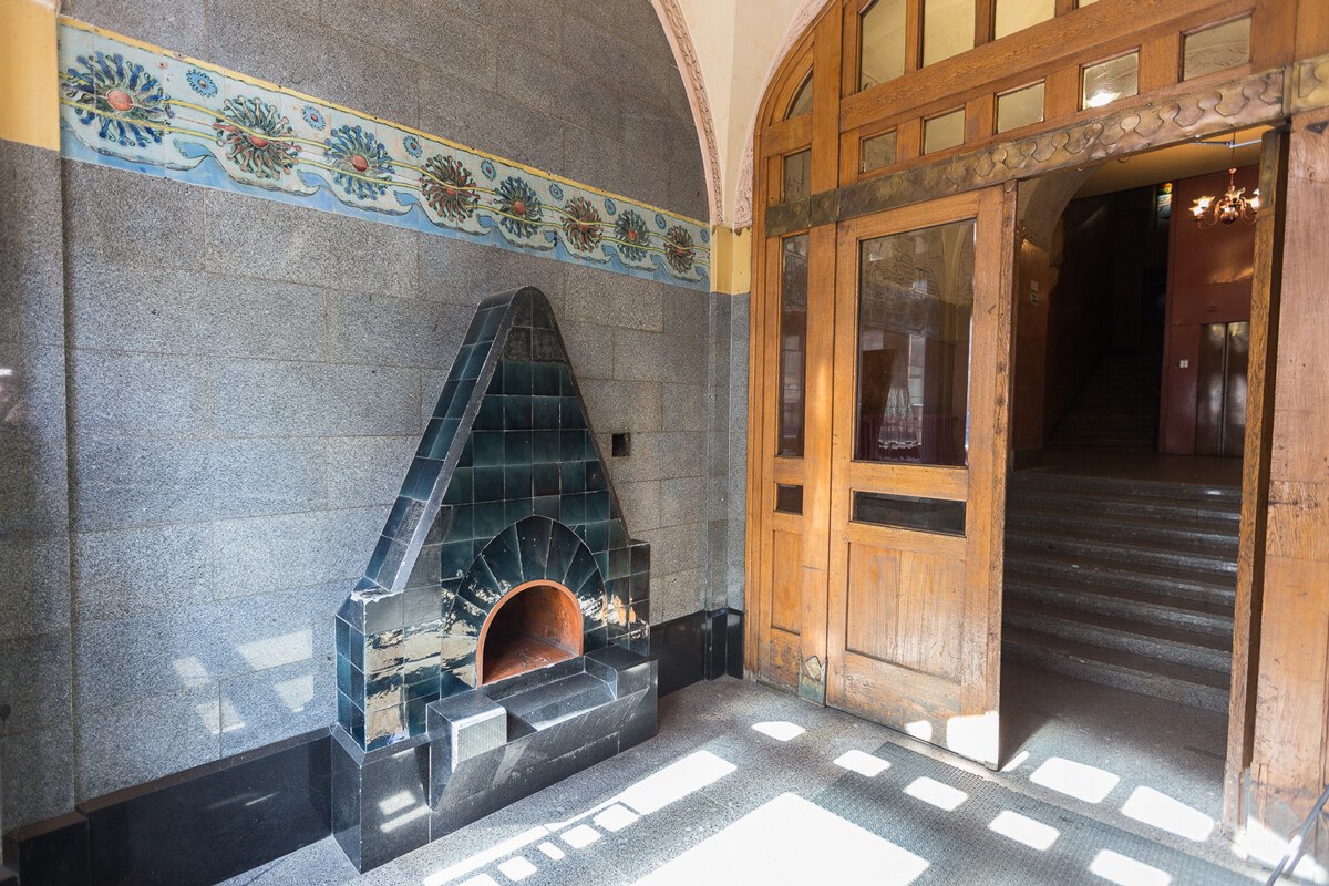 德米特里·多布罗杰耶夫拍摄的圣彼得堡的门厅和楼梯