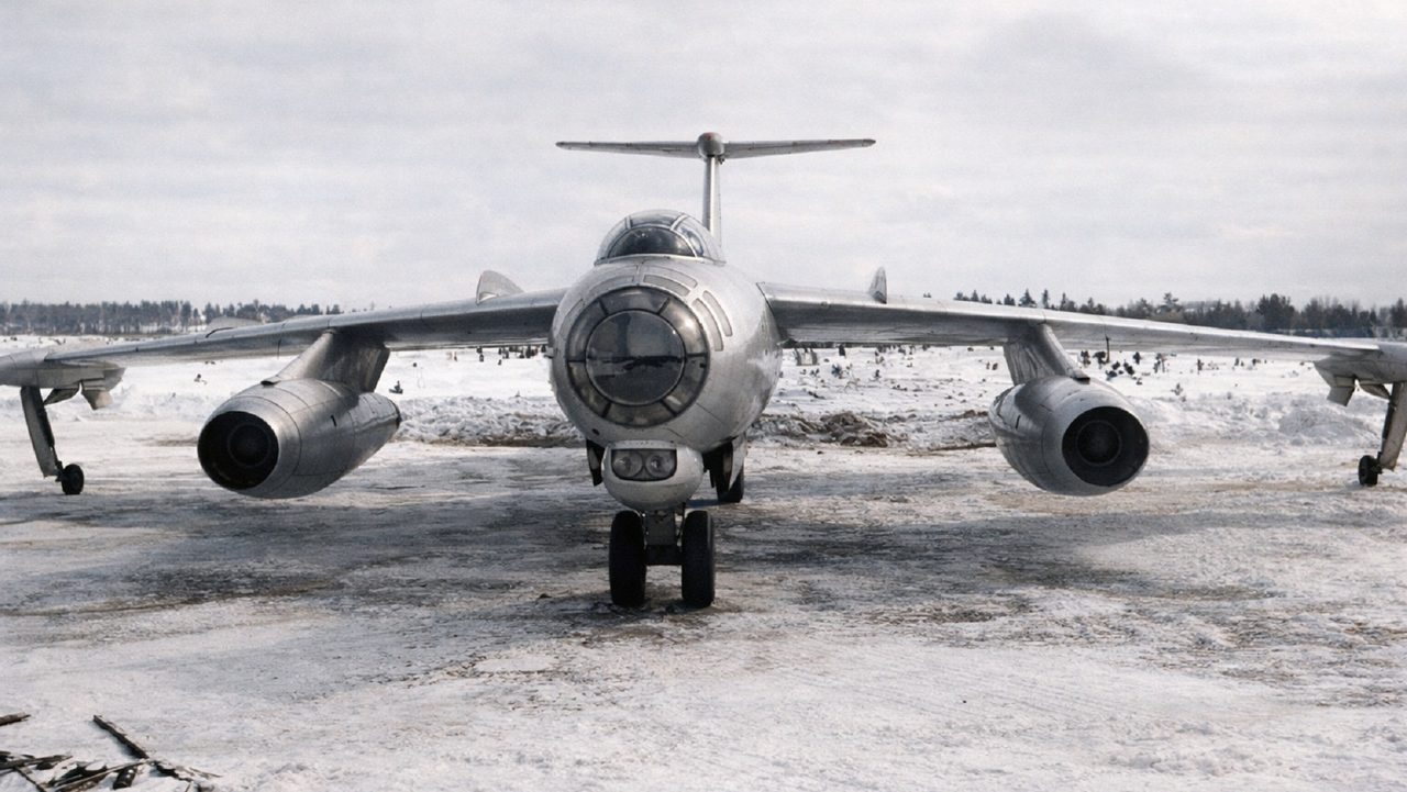 Puerta a Rusia (Foto: OpenAI, airwar.ru)