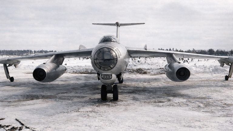 Puerta a Rusia (Foto: OpenAI, airwar.ru)