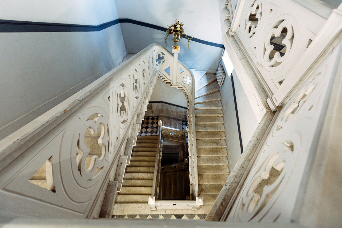 Paradnyje und Treppenhäuser in St. Petersburg von Dmitri Dobrodejew