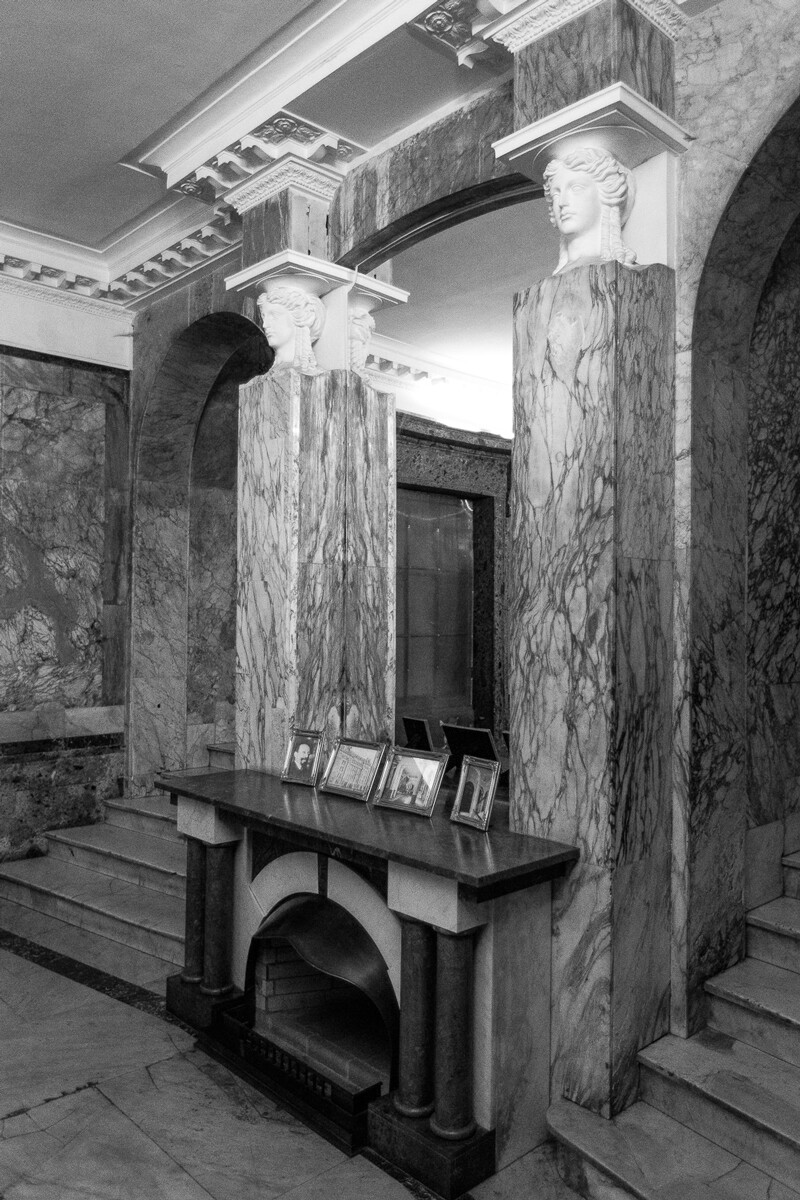 Paradnyje und Treppenhäuser in St. Petersburg von Dmitri Dobrodejew