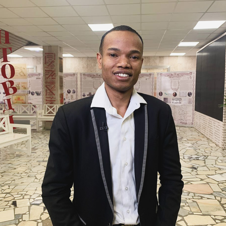 亚历山德拉·古泽娃　摄