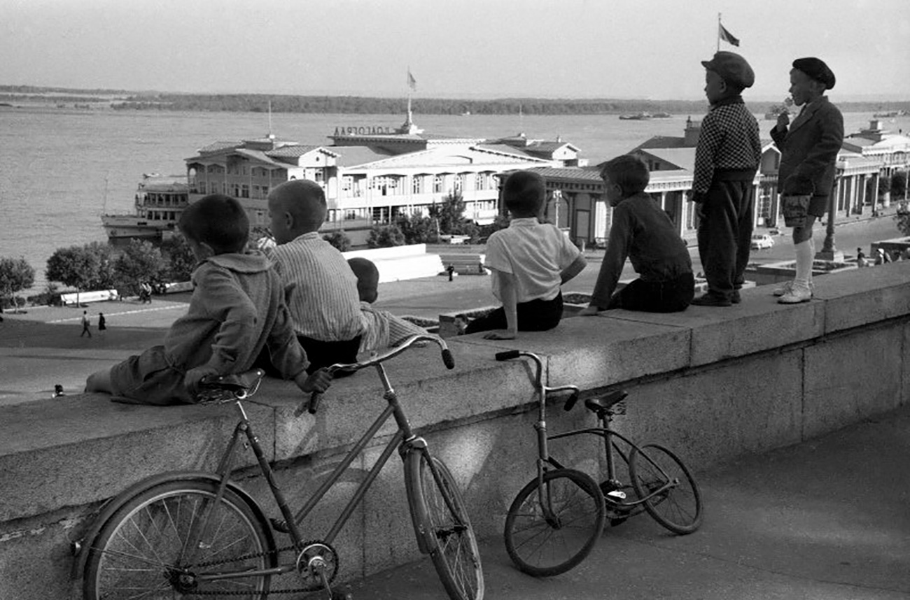 ドミトリー・ヴォズドヴィジェンスキー、ニーナ・スヴィリドヴァ／MAMM／MDF／russiainphoto.ru