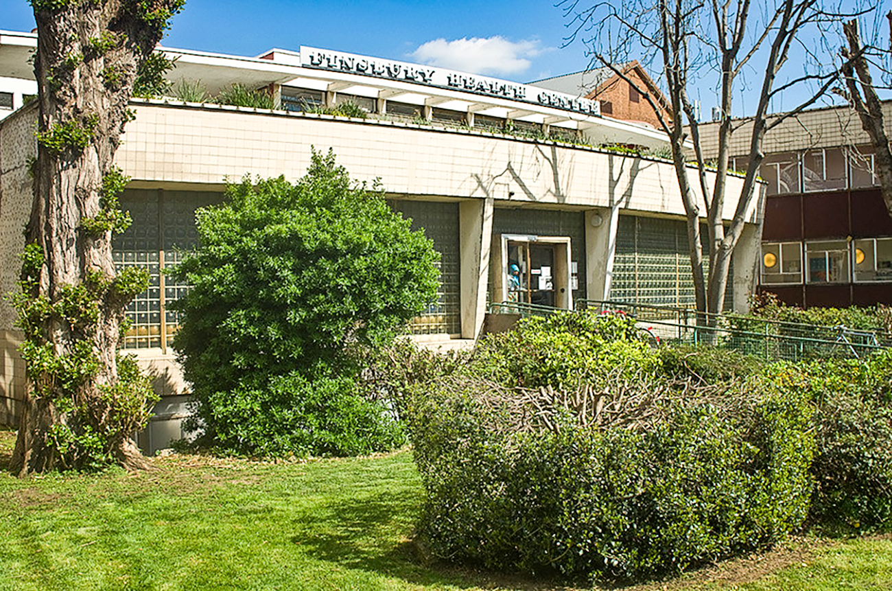 Julian Osley / Finsbury Health Centre, Pine Street (CC BY-SA 2.0)